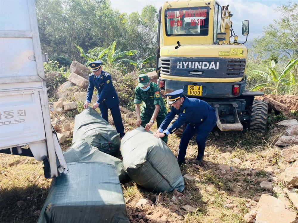 Ngăn chặn kịp thời 1,7 tấn lòng lợn đã bốc mùi hôi thối tại Quảng Trị